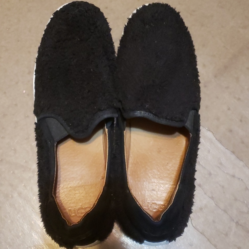 Ugg black fluffy skipper sneakers